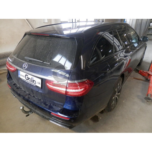 M151C GALIA Полностью оцинкованный фаркоп на Mercedes E-Class w213/s213 седан/универсал 2016-2023. Подрозетник убирается за бампер. Тип шара: C (горизонтальный съемный). Невидимый вырез бампера. Нагрузки: 2100/90 кг, масса фаркопа 20,47 кг