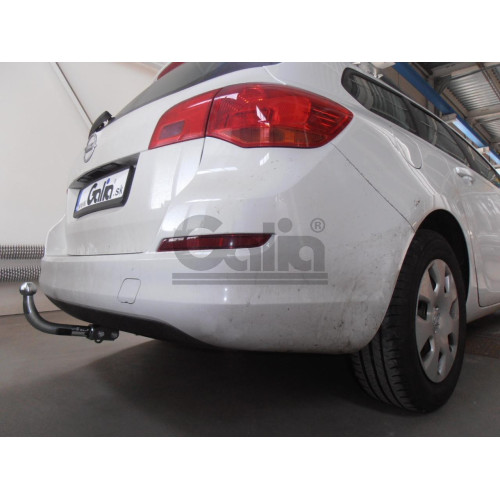 O061A GALIA Полностью оцинкованный фаркоп на Opel Astra J седан/универсал 2009-2015. Подрозетник убирается за бампер. Тип шара: A. Невидимый вырез бампера. Нагрузки: 1600/75 кг, масса фаркопа 16,02 кг
