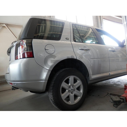 R094C GALIA Полностью оцинкованный фаркоп на Land Rover Freelander II 2008-2015. Тип шара: C (горизонтальный съемный). Невидимый вырез бампера. Нагрузки: 2300/145 кг, масса фаркопа 17,17 кг