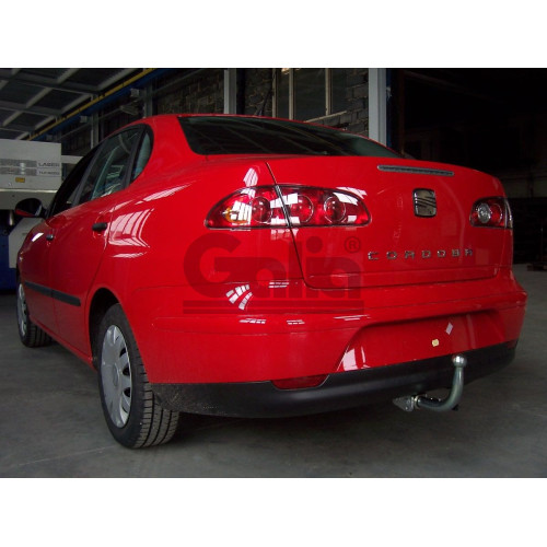 S070A GALIA Полностью оцинкованный фаркоп на SEAT Cordoba седан 2002-2009. Подрозетник убирается за бампер. Тип шара: A. Невидимый вырез бампера. Нагрузки: 1200/50 кг, масса фаркопа 13,75 кг