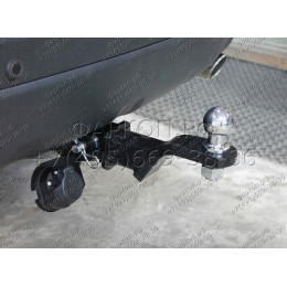 TCU00007 ТСС Фаркоп на Land Rover Discovery Sport 2015-2019. Вырез в нижней части пыльника. Тип шара: E (шаровый узел под американский квадрат). Нагрузки: 1800/120 кг