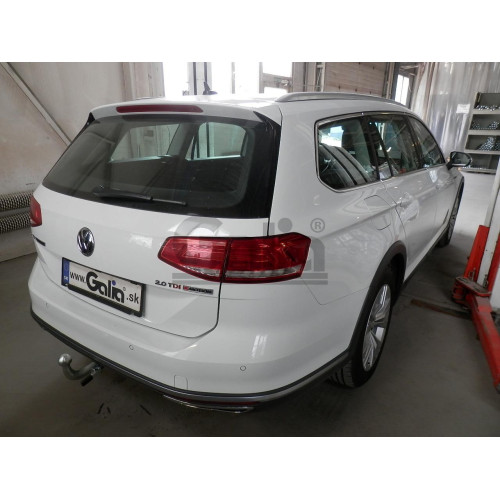 V081A GALIA Полностью оцинкованный фаркоп на Volkswagen Passat B8 седан/универсал 08/2014-2023, в т.ч. Alltrack B8 2015-2023, Skoda Superb 3 седан/универсал 03/2015-2024. Подрозетник убирается за бампер. Тип шара: A. Невидимый вырез бампера. Нагрузки: 220