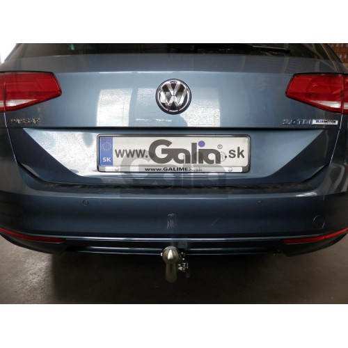 V081A GALIA Полностью оцинкованный фаркоп на Volkswagen Passat B8 седан/универсал 08/2014-2023, в т.ч. Alltrack B8 2015-2023, Skoda Superb 3 седан/универсал 03/2015-2024. Подрозетник убирается за бампер. Тип шара: A. Невидимый вырез бампера. Нагрузки: 220