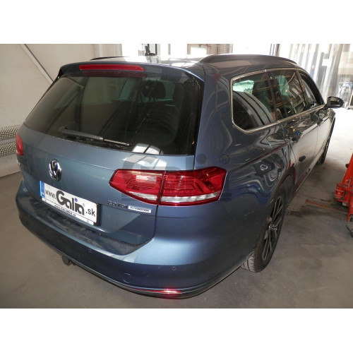V081A GALIA Полностью оцинкованный фаркоп на Volkswagen Passat B8 седан/универсал 08/2014-2023, в т.ч. Alltrack B8 2015-2023, Skoda Superb 3 седан/универсал 03/2015-2024. Подрозетник убирается за бампер. Тип шара: A. Невидимый вырез бампера. Нагрузки: 220
