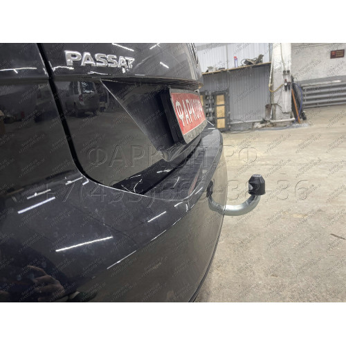 V081A GALIA Полностью оцинкованный фаркоп на Volkswagen Passat B8 седан/универсал 08/2014-2023, в т.ч. Alltrack B8 2015-2023, Skoda Superb 3 седан/универсал 03/2015-2024. Подрозетник убирается за бампер. Тип шара: A. Невидимый вырез бампера. Нагрузки: 220