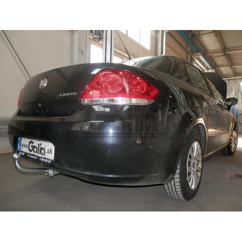 F108C GALIA Полностью оцинкованный фаркоп на FIAT Linea 2007-2015. Подрозетник убирается за бампер. Тип шара: C (горизонтальный съемный). Невидимый вырез бампера. Нагрузки: 1200/70 кг, масса фаркопа 19,06 кг