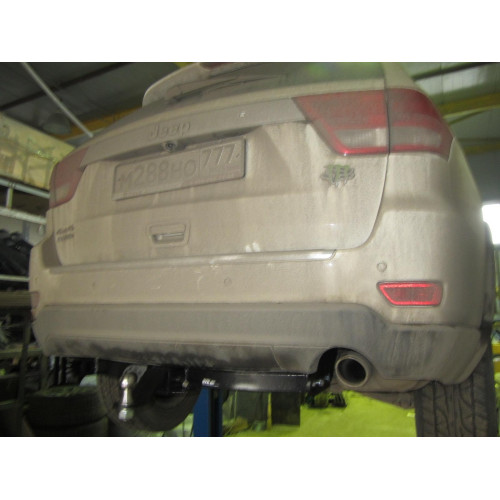 FA 0977-E Бизон Фаркоп на Jeep Grand Cherokee 2010-2021 без подрезки бампера. Тип шара: E (легкосъемный шар под квадрат). Нагрузки: 3500/120 кг. Не комплектуется электрикой