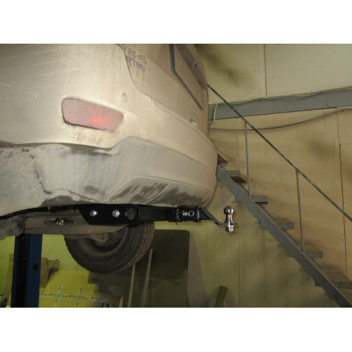 FA 0977-E Бизон Фаркоп на Jeep Grand Cherokee 2010-2021 без подрезки бампера. Тип шара: E (легкосъемный шар под квадрат). Нагрузки: 3500/120 кг. Не комплектуется электрикой