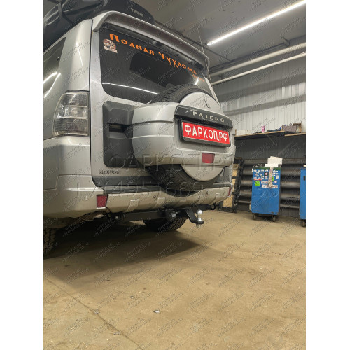 FA 0978-E Бизон Фаркоп на Mitsubishi Pajero IV 2007-2020, Mitsubishi Pajero III 2000-2007 без подрезки бампера. Тип шара: E (легкосъемный шар под квадрат). Нагрузки: 3500/120 кг. Не комплектуется электрикой