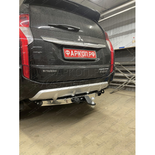 FA 1005-E(N) Бизон Фаркоп с хромированной накладкой на Mitsubishi Pajero Sport II 2008-2016, Mitsubishi Pajero Sport III 2016-2021 без подрезки бампера. Тип шара: E (легкосъемный шар под квадрат). Нагрузки: 3200/120 кг. Не комплектуется электрикой
