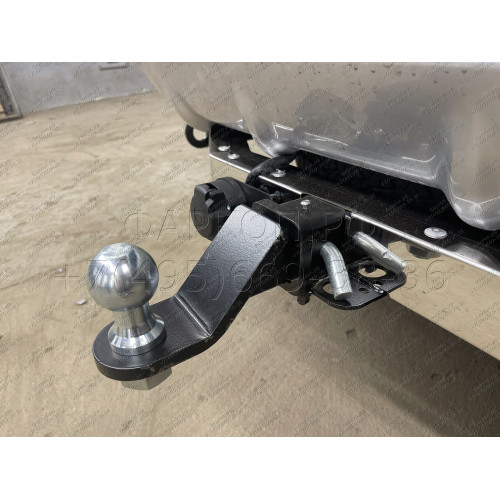 FA 1005-E(N) Бизон Фаркоп с хромированной накладкой на Mitsubishi Pajero Sport II 2008-2016, Mitsubishi Pajero Sport III 2016-2021 без подрезки бампера. Тип шара: E (легкосъемный шар под квадрат). Нагрузки: 3200/120 кг. Не комплектуется электрикой