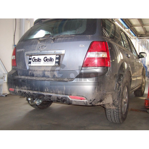 K028A GALIA Полностью оцинкованный фаркоп на Kia Sorento 2002-2009. Подрозетник убирается за бампер. Тип шара: A. Невидимый вырез бампера. Нагрузки: 3500/140 кг, масса фаркопа 17,52 кг