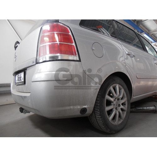 O052C GALIA Полностью оцинкованный фаркоп на Opel Zafira B 2005-2012. Тип шара: C (горизонтальный съемный). Невидимый вырез бампера. Нагрузки: 1500/75 кг, масса фаркопа 18,1 кг
