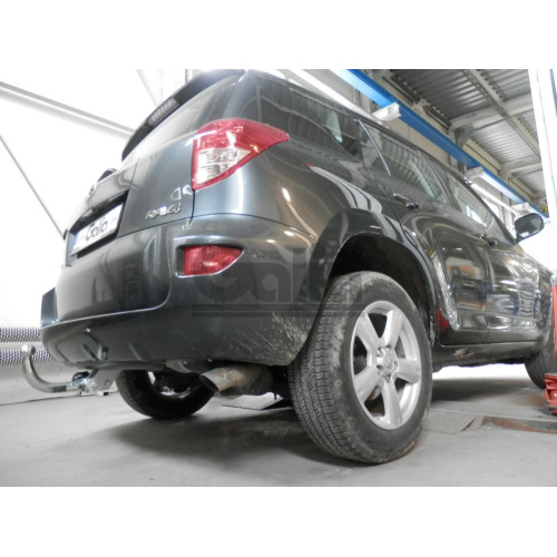 T058C GALIA Полностью оцинкованный фаркоп на Toyota RAV4 2006-2013. Тип шара: C (горизонтальный съемный). Установка без снятия и выреза бампера. Нагрузки: 2000/90 кг, масса фаркопа 20,37 кг