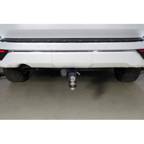 TCU00287 ТСС Фаркоп на Toyota Land Cruiser 300 2021-, Lexus LX 2021-. Требуется подрезка бампера. Тип шара: E (шаровый узел под американский квадрат). Нагрузки: 2500/100 кг
