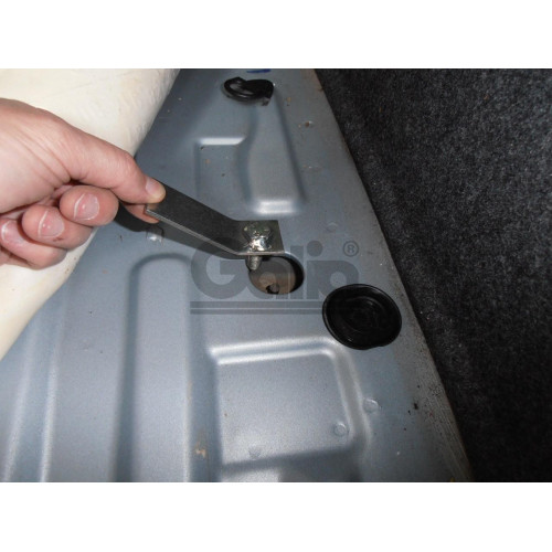 C028C GALIA Полностью оцинкованный фаркоп на Citroen Xsara хетчбек 1997-2004. Тип шара: C (горизонтальный съемный). Установка без снятия и выреза бампера. Нагрузки: 1100/70 кг, масса фаркопа 15,1 кг