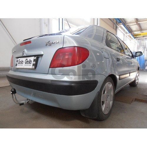 C028C GALIA Полностью оцинкованный фаркоп на Citroen Xsara хетчбек 1997-2004. Тип шара: C (горизонтальный съемный). Установка без снятия и выреза бампера. Нагрузки: 1100/70 кг, масса фаркопа 15,1 кг