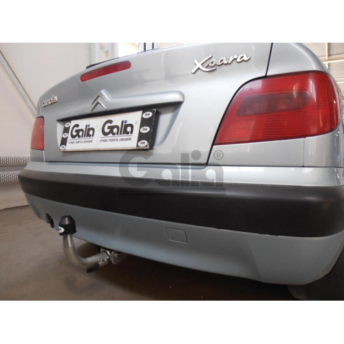 C028C GALIA Полностью оцинкованный фаркоп на Citroen Xsara хетчбек 1997-2004. Тип шара: C (горизонтальный съемный). Установка без снятия и выреза бампера. Нагрузки: 1100/70 кг, масса фаркопа 15,1 кг