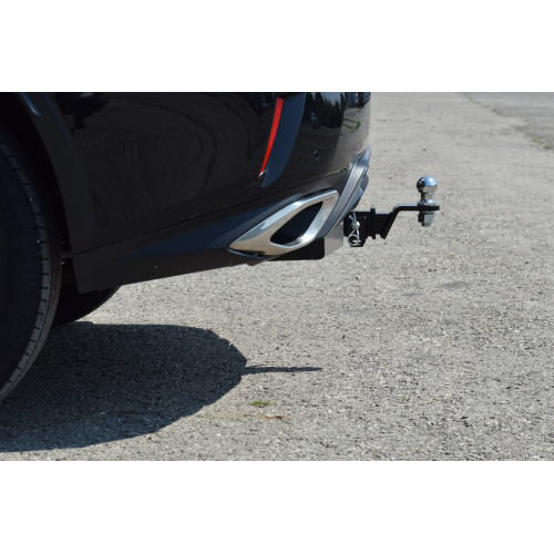 LRX-15-991124.00 PT GROUP Фаркоп с нержавеющей накладкой на Lexus RX, кроме Long, в т.ч. F Sport 2015-2019 без подрезки бампера. Тип шара: E (легкосъемный шар под квадрат). Нагрузки: 2500/120 кг, масса фаркопа 24,4 кг (без электрики в комплекте)