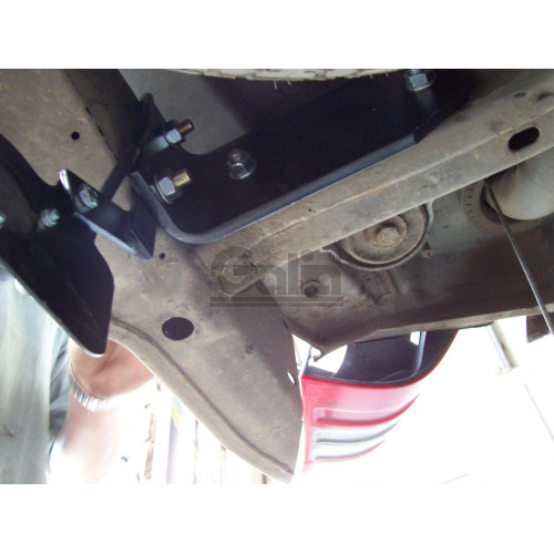 M029A GALIA Полностью оцинкованный фаркоп на Mercedes M-Class w163 1998-2005 (запасное колесо под бампером). Подрозетник убирается за бампер. Тип шара: F. Без выреза бампера. Нагрузки: 3500/140 кг, масса фаркопа 13 кг