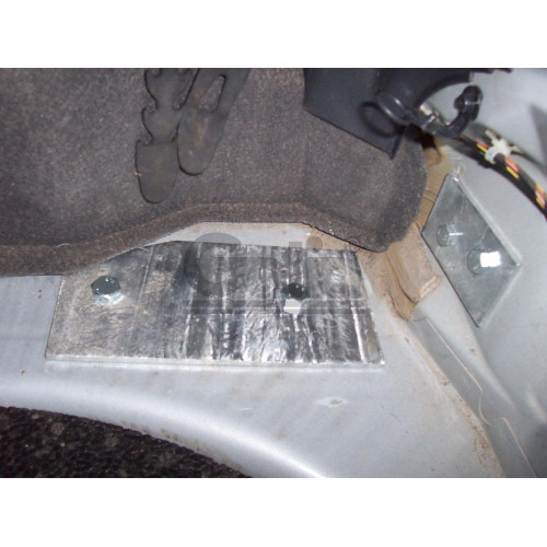 O054C GALIA Полностью оцинкованный фаркоп на Opel Corsa C 2000-2006. Особенности: Номерной знак на заднем бампере. Подрозетник убирается за бампер. Тип шара: C (горизонтальный съемный). Невидимый вырез бампера. Нагрузки: 1200/50 кг, масса фаркопа 16,27 кг