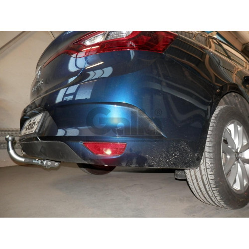 R100C GALIA Полностью оцинкованный фаркоп на Renault Megane GrandCoupe седан 2016-. Подрозетник убирается за бампер. Тип шара: C (горизонтальный съемный). Невидимый вырез бампера. Нагрузки: 2000/80 кг, масса фаркопа 21,27 кг