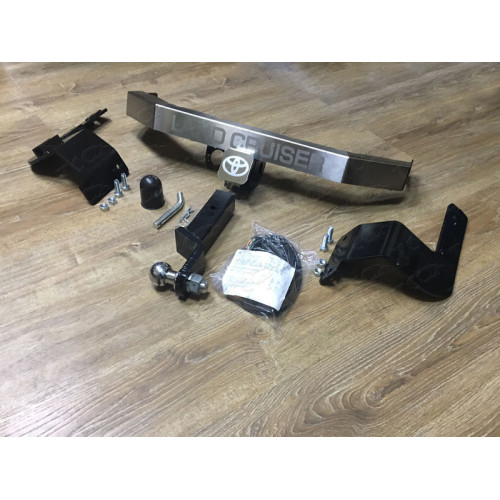 TCU00047 ТСС Фаркоп на Toyota Land Cruiser 200 Executive/Executive Lounge 2016-2021, Toyota Land Cruiser 200 TRD 2019-2021 с накладкой с надписью Land Cruiser без подрезки бампера. Тип шара: E (шаровый узел под американский квадрат). Нагрузки: 1500/100 кг