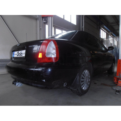 D014C GALIA Полностью оцинкованный фаркоп на Daewoo Nubira седан 1997-2003. Тип шара: C (горизонтальный съемный). Невидимый вырез бампера. Нагрузки: 1200/75 кг, масса фаркопа 17,1 кг