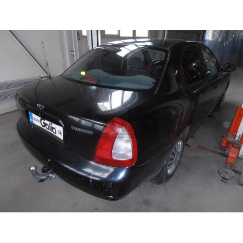 D014C GALIA Полностью оцинкованный фаркоп на Daewoo Nubira седан 1997-2003. Тип шара: C (горизонтальный съемный). Невидимый вырез бампера. Нагрузки: 1200/75 кг, масса фаркопа 17,1 кг