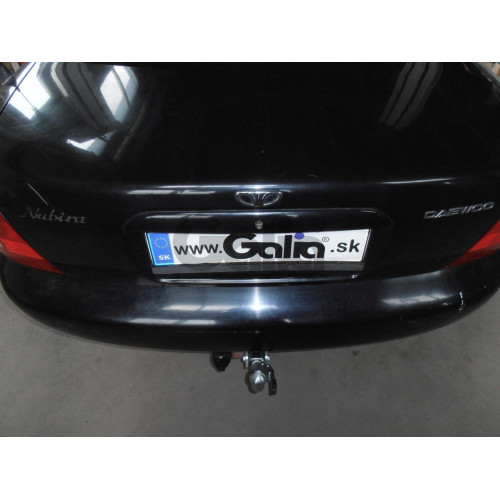 D014C GALIA Полностью оцинкованный фаркоп на Daewoo Nubira седан 1997-2003. Тип шара: C (горизонтальный съемный). Невидимый вырез бампера. Нагрузки: 1200/75 кг, масса фаркопа 17,1 кг