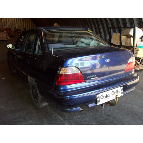 D039C GALIA Полностью оцинкованный фаркоп на Daewoo Nexia седан 1995-2010, Daewoo Espero седан 1995-1997. Тип шара: C (горизонтальный съемный). Установка без снятия и выреза бампера. Нагрузки: 1100/50 кг, масса фаркопа 16,6 кг