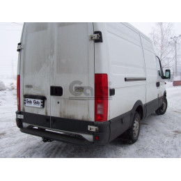 I021A GALIA Полностью оцинкованный фаркоп на Iveco Daily фургон/шасси 1999-2014, 2014-. Ступенька по всей ширине автомобиля. Монтируется к боковым стенкам р