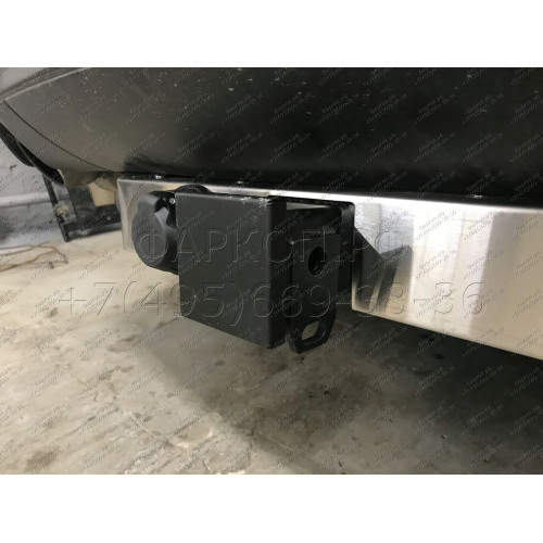 JGC-13-991124.00 PT GROUP Фаркоп с нержавеющей накладкой на Jeep Grand Cherokee IV WK2 2014-2021 без подрезки бампера. Тип шара: E (легкосъемный шар под квадрат). Нагрузки: 3500/150 кг, масса фаркопа 21,3 кг (без электрики в комплекте)