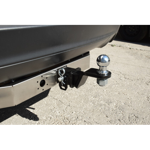 JGC-13-991124.00 PT GROUP Фаркоп с нержавеющей накладкой на Jeep Grand Cherokee IV WK2 2014-2021 без подрезки бампера. Тип шара: E (легкосъемный шар под квадрат). Нагрузки: 3500/150 кг, масса фаркопа 21,3 кг (без электрики в комплекте)