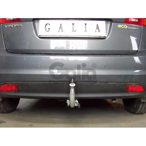 K035C GALIA Полностью оцинкованный фаркоп на Kia Venga 2010-2017. Подрозетник убирается за бампер. Тип шара: C (горизонтальный съемный). Невидимый вырез бампера. Нагрузки: 1300/75 кг, масса фаркопа 17,06 кг