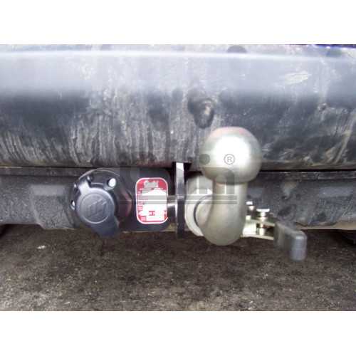N040C GALIA Полностью оцинкованный фаркоп на Nissan X-Trail T30 2001-2007. Тип шара: C (горизонтальный съемный). Подрезка бампера. Нагрузки: 2100/100 кг, масса фаркопа 15,37 кг