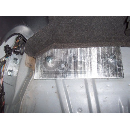 O054A GALIA Полностью оцинкованный фаркоп на Opel Corsa C 2000-2006. Особенности: Номерной знак на заднем бампере. Подрозетник убирается за бампер. Тип ша