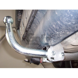 P027C GALIA Полностью оцинкованный фаркоп на Peugeot 406 седан 1995-2004. Тип шара: C (горизонтальный съемный). Установка без снятия и выреза бампера. Нагру