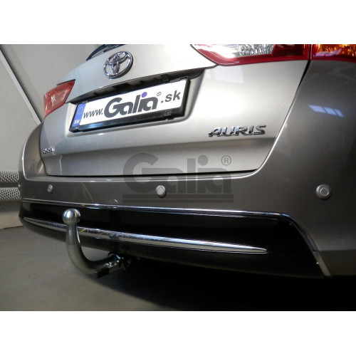 T062C GALIA Полностью оцинкованный фаркоп на Toyota Auris универсал 2013-2018. Подрозетник убирается за бампер. Тип шара: C (горизонтальный съемный). Установка без снятия и выреза бампера. Нагрузки: 1600/75 кг, масса фаркопа 18,17 кг