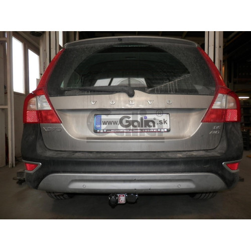 V084C GALIA Полностью оцинкованный фаркоп на Volvo XC70 2007-2016. Тип шара: C (горизонтальный съемный). Невидимый вырез бампера. Нагрузки: 2100/90 кг, масса фаркопа 19,57 кг