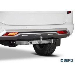 F.4016.001 BERG Фаркоп с нержавеющей накладкой на Mitsubishi Pajero Sport 2021- без снятия и подрезки бампера. Тип шара: F. Нагрузки: 2000/75 кг, масса фаркопа 18 кг (б