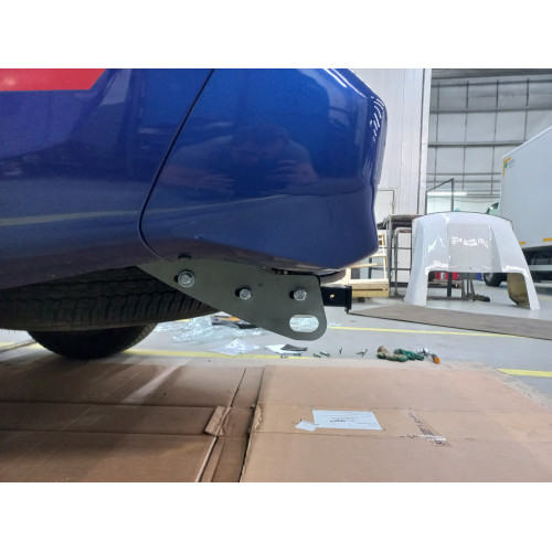 FA 0260-E Бизон Фаркоп на Isuzu D-MAX 2021- без подрезки бампера. Тип шара: E (легкосъемный шар под квадрат). Нагрузки: 3500/120 кг. Не комплектуется электрикой