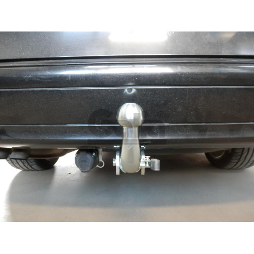 M097A GALIA Полностью оцинкованный фаркоп на Mercedes C-Class w203 седан / s203 универсал 2000-2007, Mercedes CLK-Class 2002-2009. Особенности: для нестандартного бампера требуется большой вырез. Подрозетник убирается за бампер. Тип шара: A. Невидимый выр