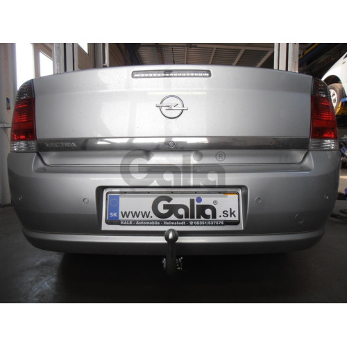 O045C GALIA Полностью оцинкованный фаркоп на Opel Vectra C седан/хетчбек 2002-2008. Подрозетник убирается за бампер. Тип шара: C (горизонтальный съемный). Установка без снятия и выреза бампера. Нагрузки: 1600/75 кг, масса фаркопа 17,77 кг