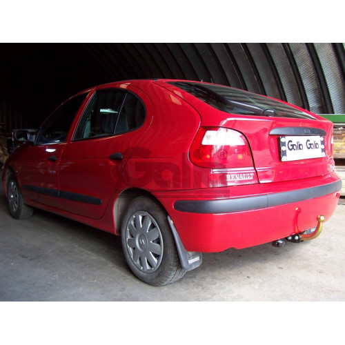 R014C GALIA Полностью оцинкованный фаркоп на Renault Megane I хетчбек 1996-2003, номерной знак на задней двери. Тип шара: C (горизонтальный съемный). Установка без снятия и выреза бампера. Нагрузки: 1350/75 кг, масса фаркопа 15,6 кг