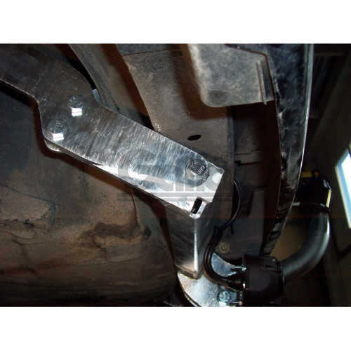 R016C GALIA Полностью оцинкованный фаркоп на Renault Scenic I 1996-2003. Тип шара: C (горизонтальный съемный). Установка без снятия и выреза бампера. Нагрузки: 1350/75 кг, масса фаркопа 13,87 кг