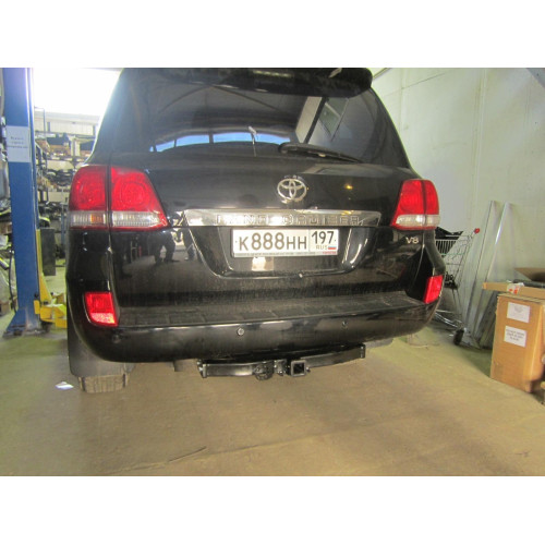 FA 0859-E Бизон Фаркоп на Toyota Land Cruiser 200 2008-2021, Lexus LX 2008-2022 без подрезки бампера. Тип шара: E (легкосъемный шар под квадрат). Нагрузки: 3500/120 кг. Не комплектуется электрикой