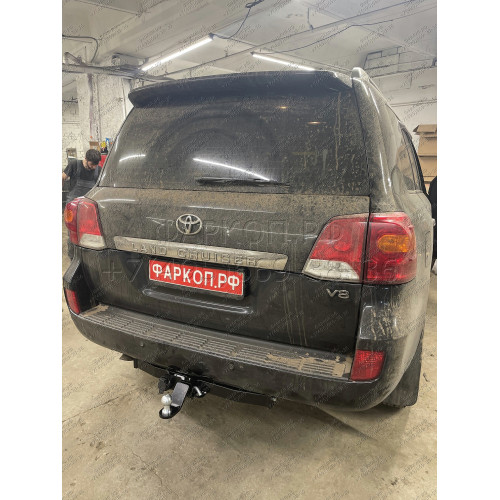 FA 0859-E Бизон Фаркоп на Toyota Land Cruiser 200 2008-2021, Lexus LX 2008-2022 без подрезки бампера. Тип шара: E (легкосъемный шар под квадрат). Нагрузки: 3500/120 кг. Не комплектуется электрикой