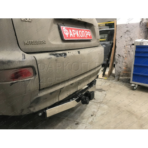 FA 0970-E(N) Бизон Фаркоп с хромированной накладкой на Mitsubishi Outlander XL 2007-2012 без подрезки бампера. Тип шара: E (легкосъемный шар под квадрат). Нагрузки: 3200/120 кг. Не комплектуется электрикой