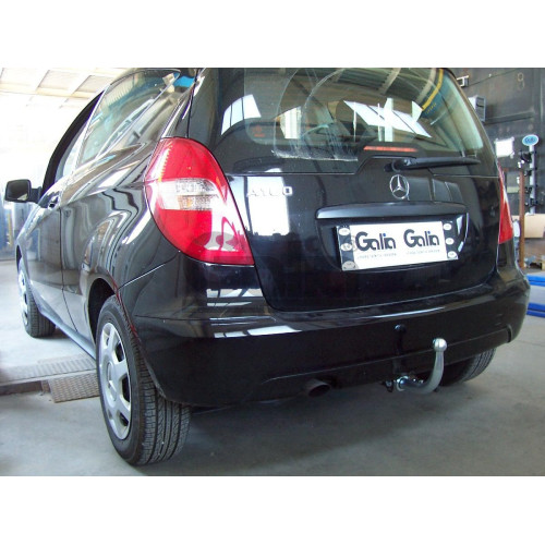 M113A GALIA Полностью оцинкованный фаркоп на Mercedes A-Class w169 2004-2012, Mercedes B-Class w245 2005-2011. Подрозетник убирается за бампер. Тип шара: A. Невидимый вырез бампера. Нагрузки: 1500/75 кг, масса фаркопа 15,02 кг